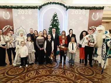 Алексей Текслер исполнил детские мечты в рамках благотворительных акций