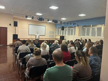 В Копейске полицейские научили педагогов распознавать мошенников