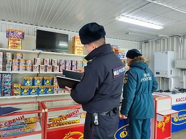 В Копейске проверяют безопасность новогодней пиротехники