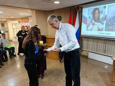 В Копейске юным активистам торжественно вручили паспорта