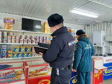 Копейские полицейские держат на контроле продажу пиротехники