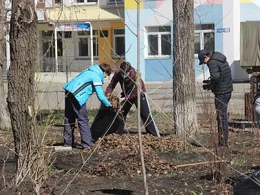Администрация Копейска вышла на субботник