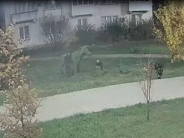 В Копейске подростки повредили арт-объект в сквере
