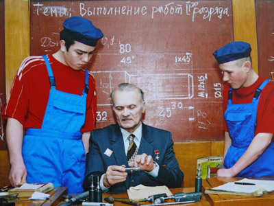 Профессор в рабочей спецовке Профессор в рабочей спецовке