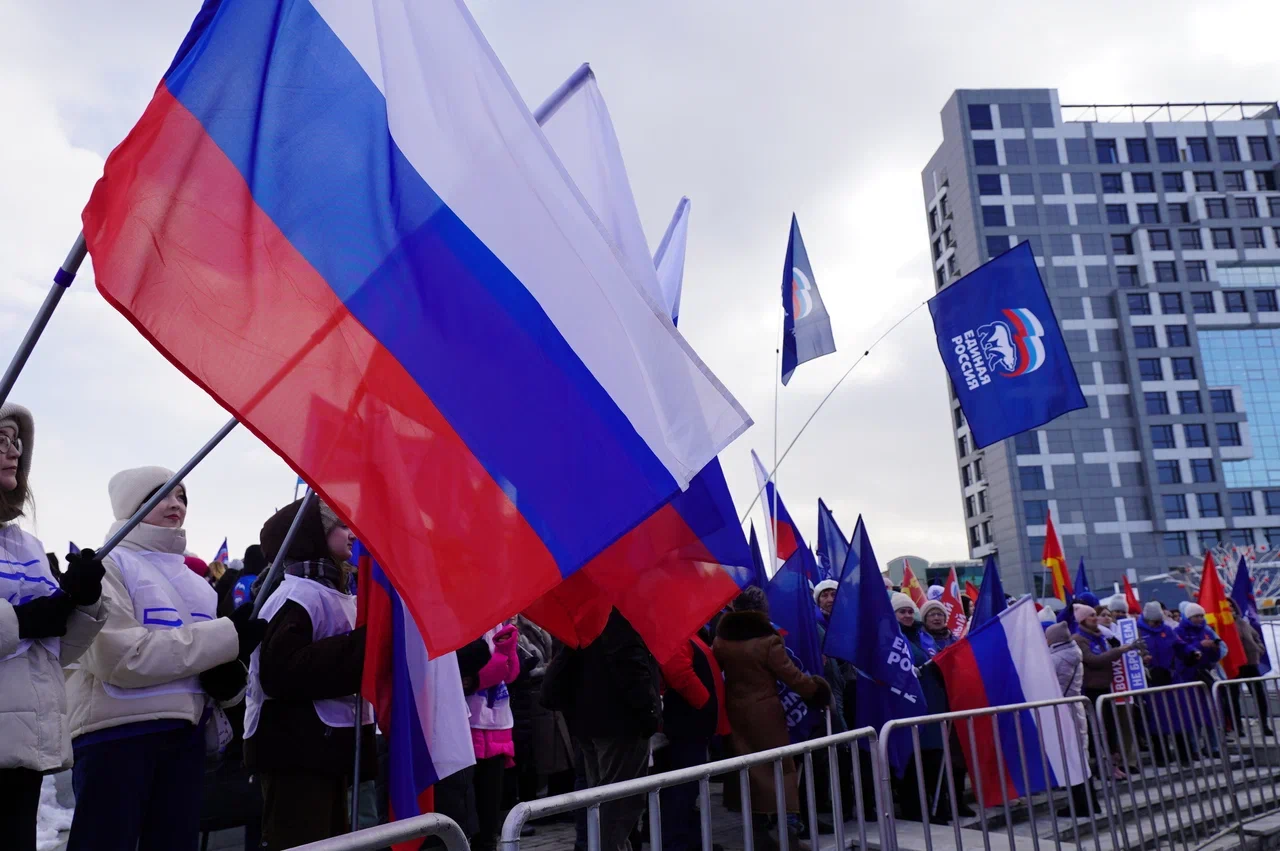 «Вместе! За Россию!»: Сторонники «Единой России» провели митинг-концерт в поддержку курса страны