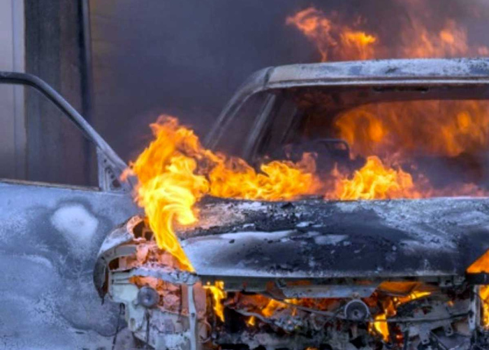 В Копейске сгорел автомобиль В Копейске сгорел автомобиль