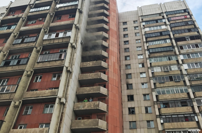 В Магнитогорске загорелась 16-этажка В Магнитогорске загорелась 16-этажка