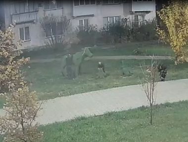 В Копейске подростки повредили арт-объект в сквере