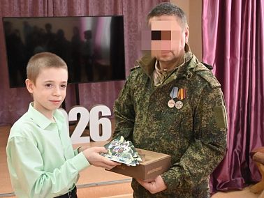 Боец СВО пришёл в гости к 12-летнему волонтёру из Копейска