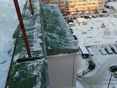 В Копейске ежедневно проверяют, как управляющие компании чистят крыши от снега