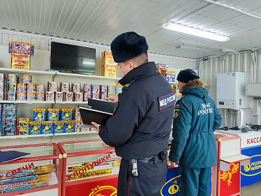 В Копейске проверяют безопасность новогодней пиротехники