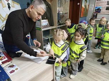 Дошколята из Копейска заглянули в кабинет криминалистов