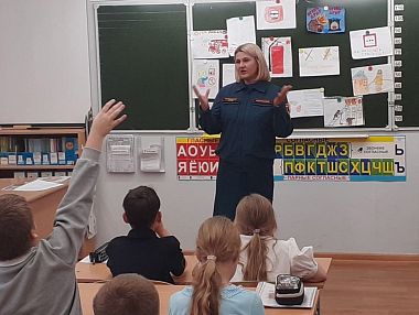 Копейским школьникам объяснили, чем опасен ложный вызов пожарных